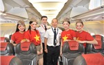 Vietjet chào đón hành khách với trang phục cờ đỏ sao vàng 