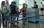 “Tiền mất, tật mang” vì dùng vé máy bay của người khác