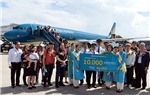 Vietnam Airlines chào đón chuyến bay quốc tế thứ 10.000 tại Đà Nẵng