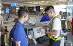 Cảng HKQT Nội Bài ghi nhận nhiều hành khách sử dụng tài khoản VNeID để làm thủ tục đi tàu bay trong ngày đầu triển khai