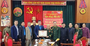  Công đoàn GTVT Việt Nam trao tặng quà cho cựu TNXP, bộ đội Trường Sơn nhân dịp Tết Nguyên đán 2025